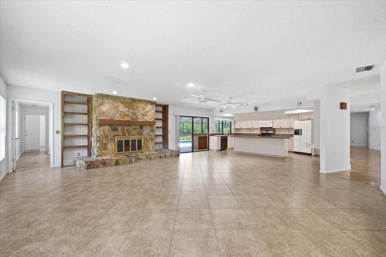 4326 MIDDLE LAKE DR, TAMPA, FL, 33624