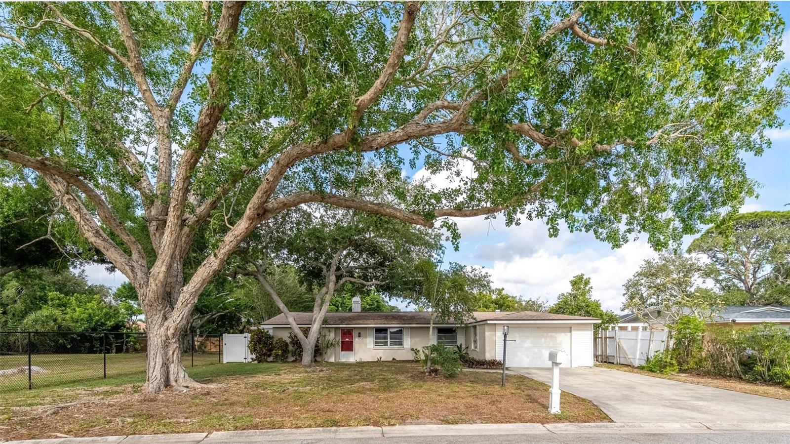7464 CASS CIR, SARASOTA, FL, 34231
