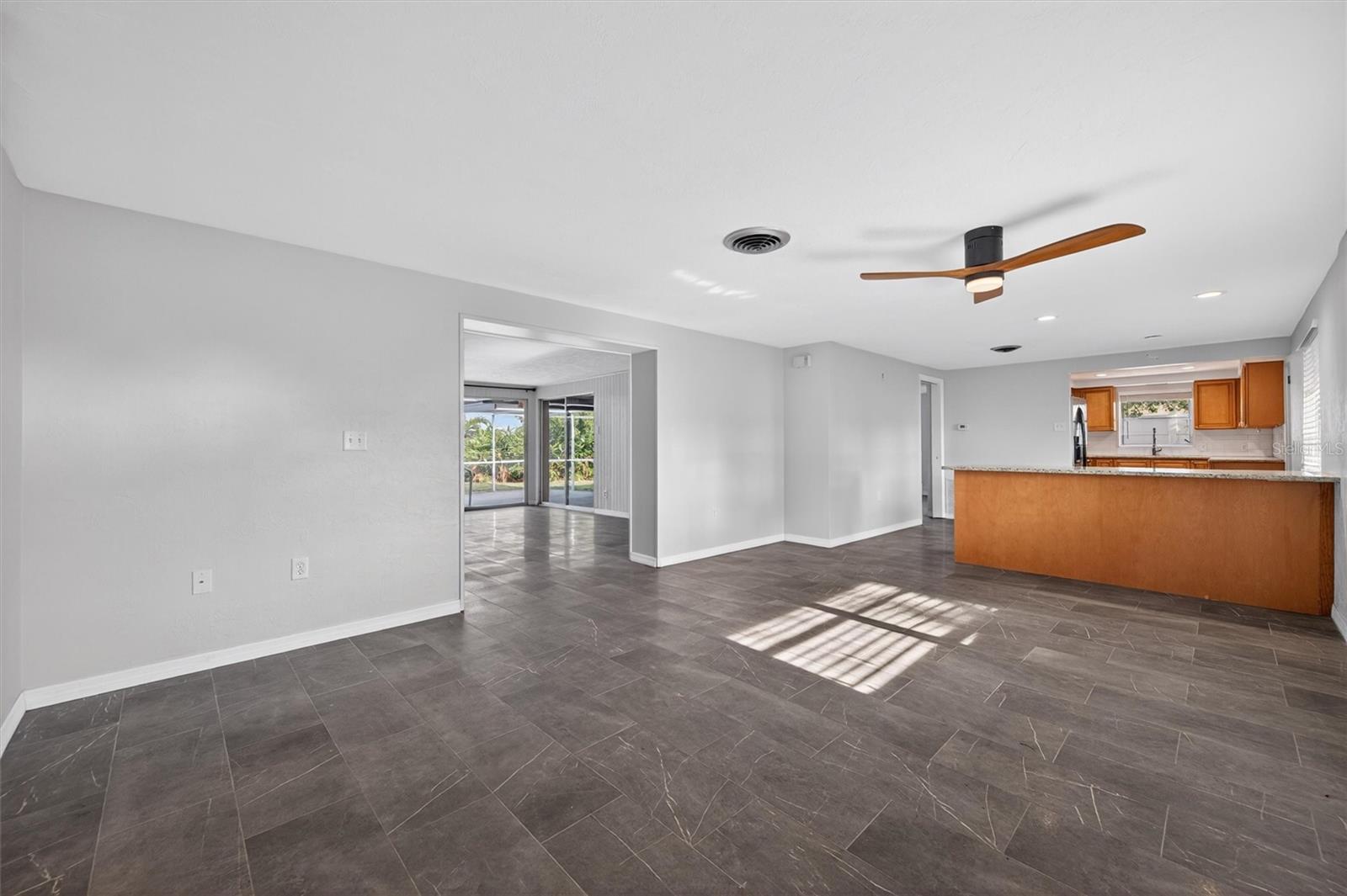 7464 CASS CIR, SARASOTA, FL, 34231
