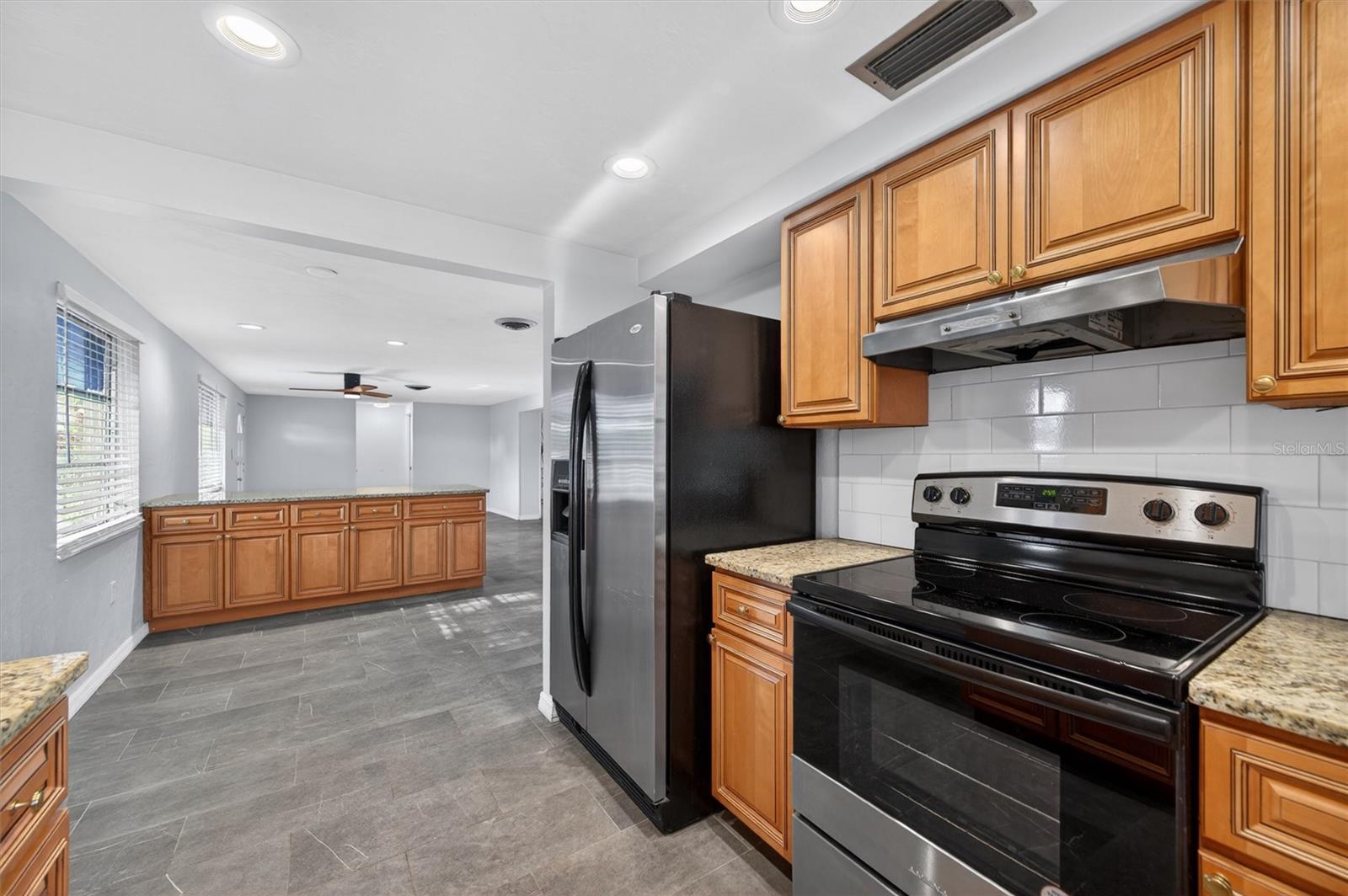 7464 CASS CIR, SARASOTA, FL, 34231