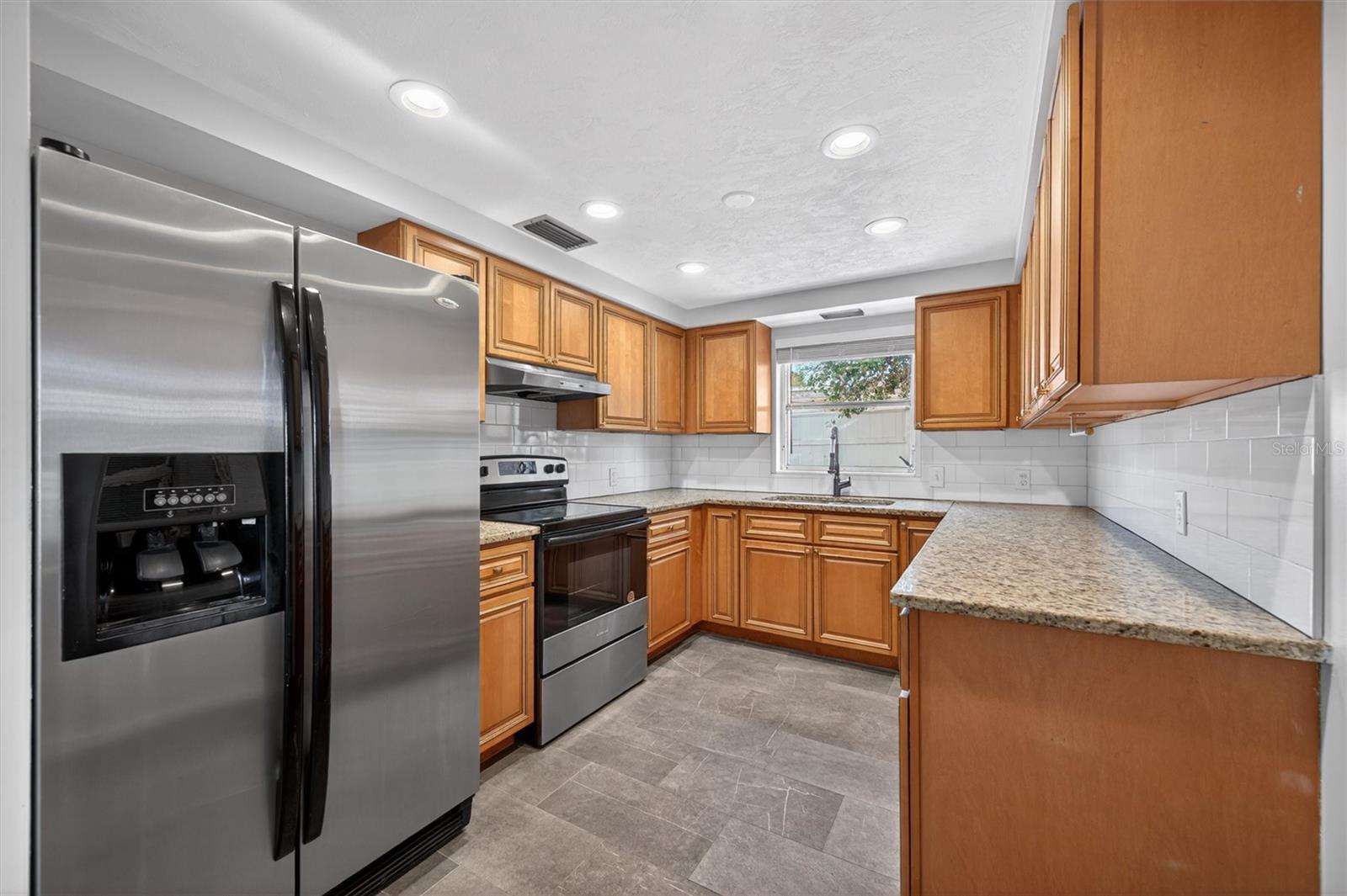 7464 CASS CIR, SARASOTA, FL, 34231