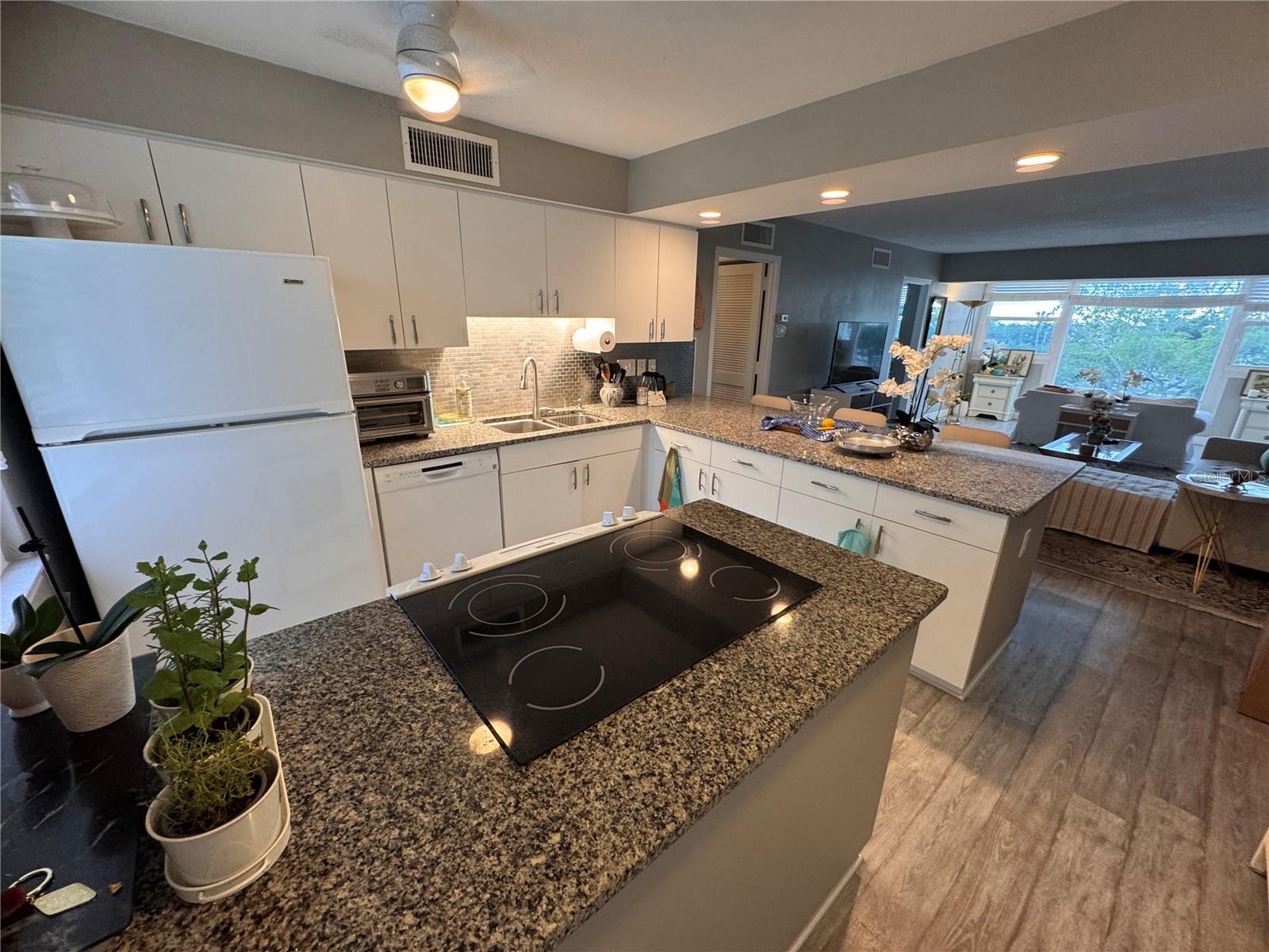 33 S GULFSTREAM AVE #409, SARASOTA, FL, 34236