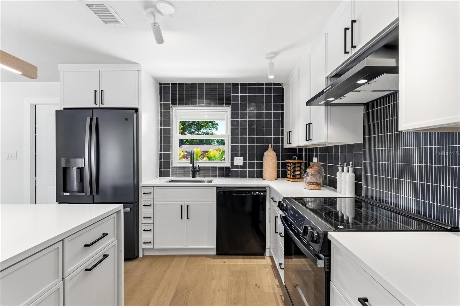 2513 CROTON AVE, SARASOTA, FL, 34239