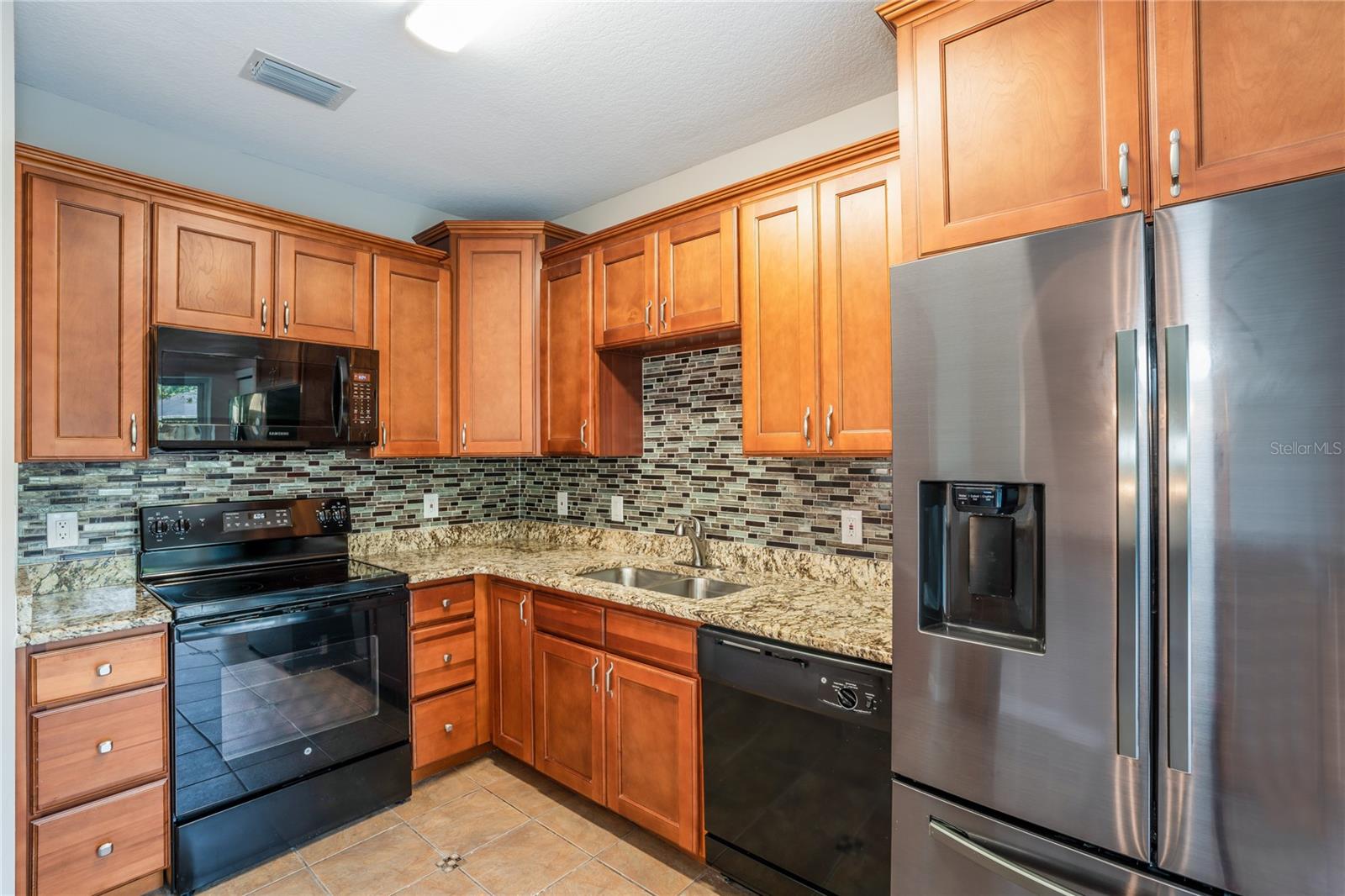 1011 LAKE SHORE RANCH DR, SEFFNER, FL, 33584
