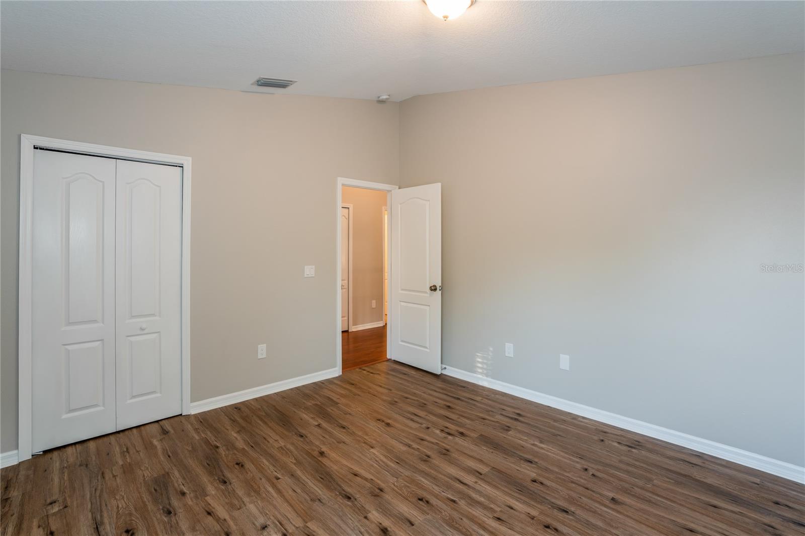 1011 LAKE SHORE RANCH DR, SEFFNER, FL, 33584