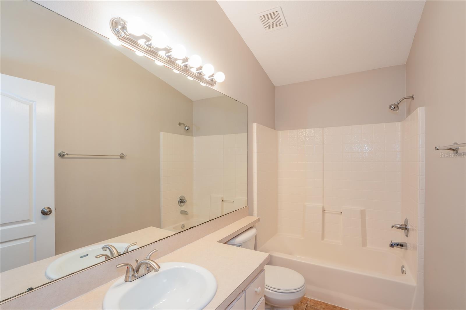1011 LAKE SHORE RANCH DR, SEFFNER, FL, 33584