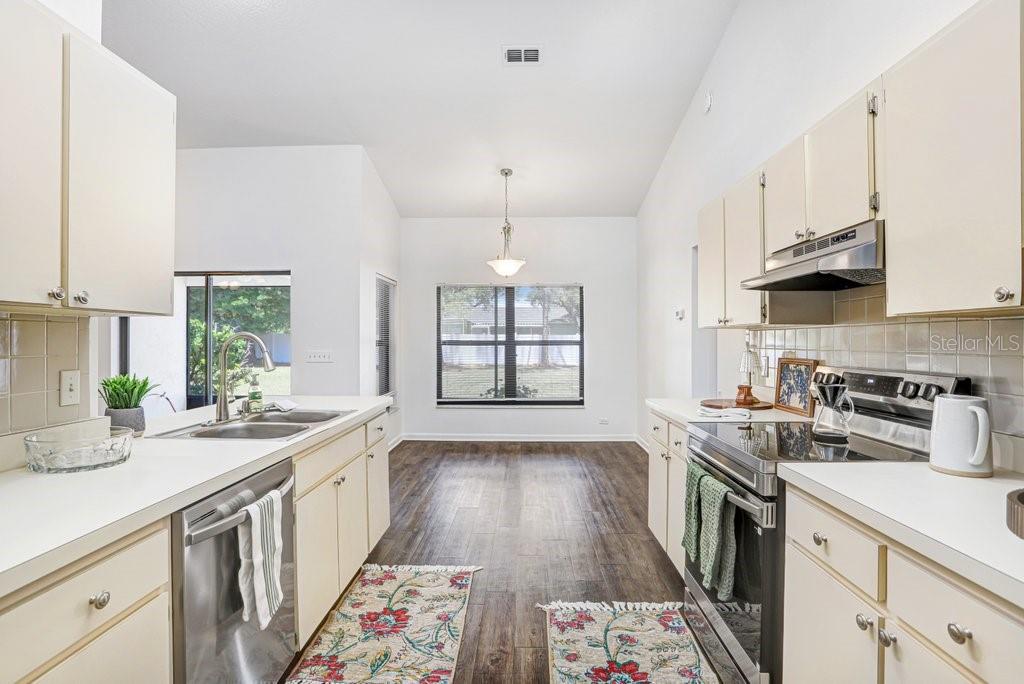 2404 BUCKHORN MANOR DR, VALRICO, FL, 33594