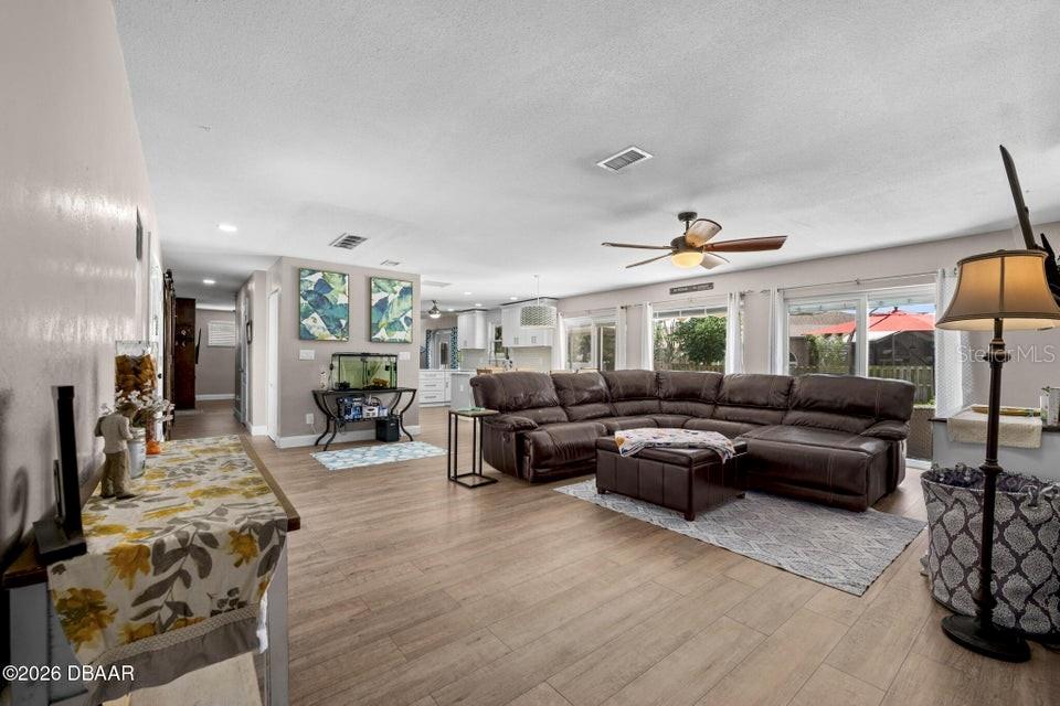 18 TOMOKA OAKS BLVD, ORMOND BEACH, FL, 32174