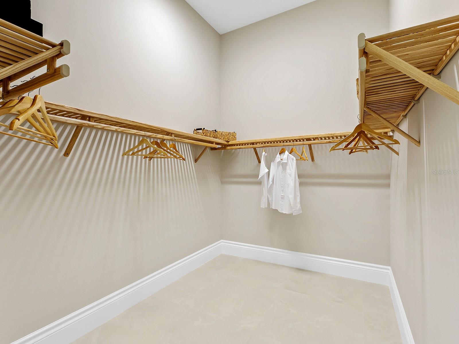 572 BLUE SHELL LOOP, SARASOTA, FL, 34240