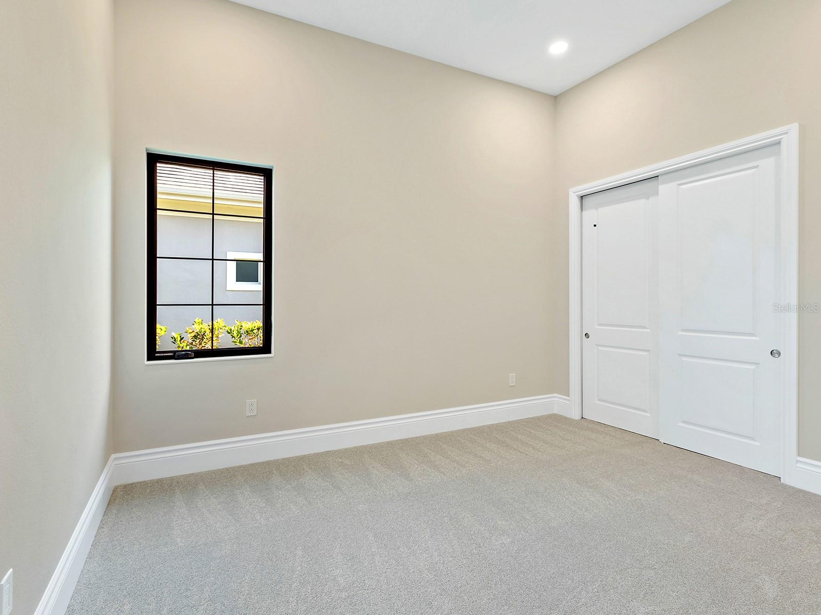 572 BLUE SHELL LOOP, SARASOTA, FL, 34240