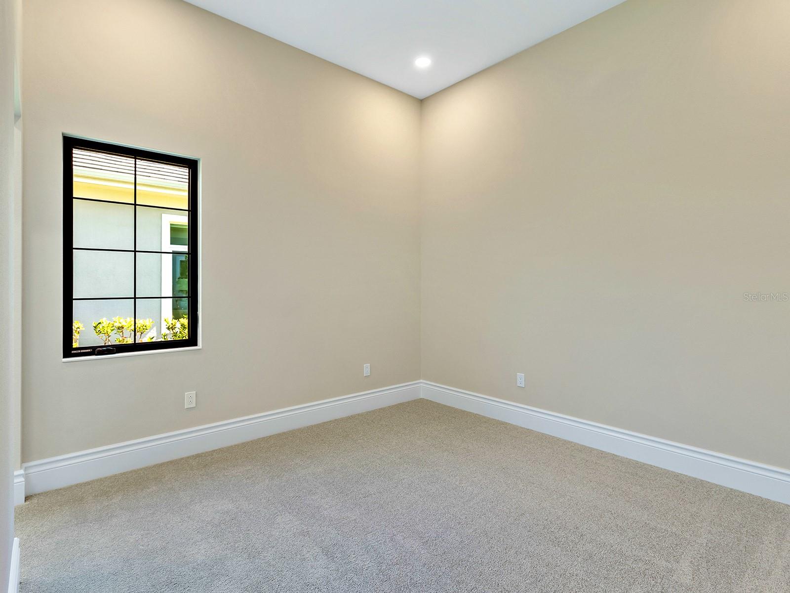 572 BLUE SHELL LOOP, SARASOTA, FL, 34240