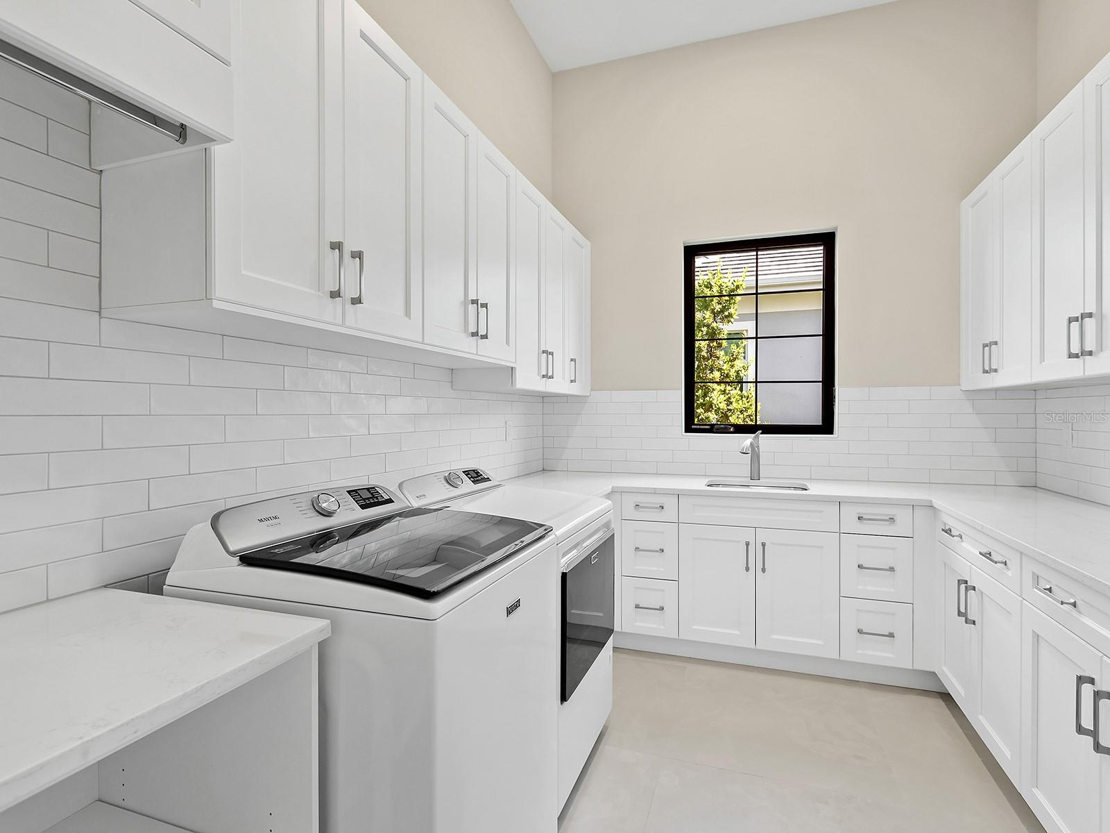 572 BLUE SHELL LOOP, SARASOTA, FL, 34240