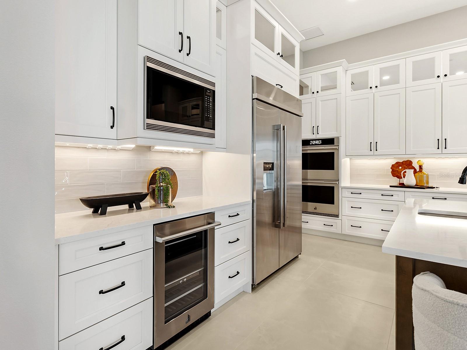 572 BLUE SHELL LOOP, SARASOTA, FL, 34240
