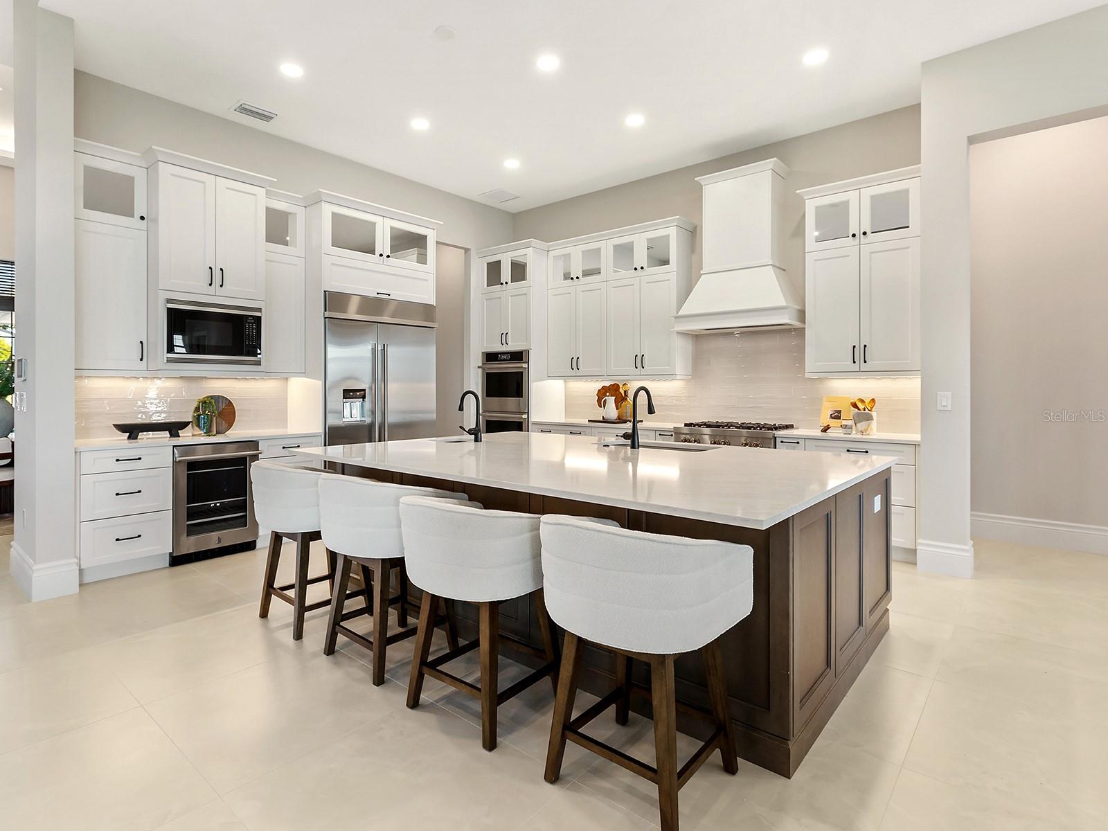 572 BLUE SHELL LOOP, SARASOTA, FL, 34240