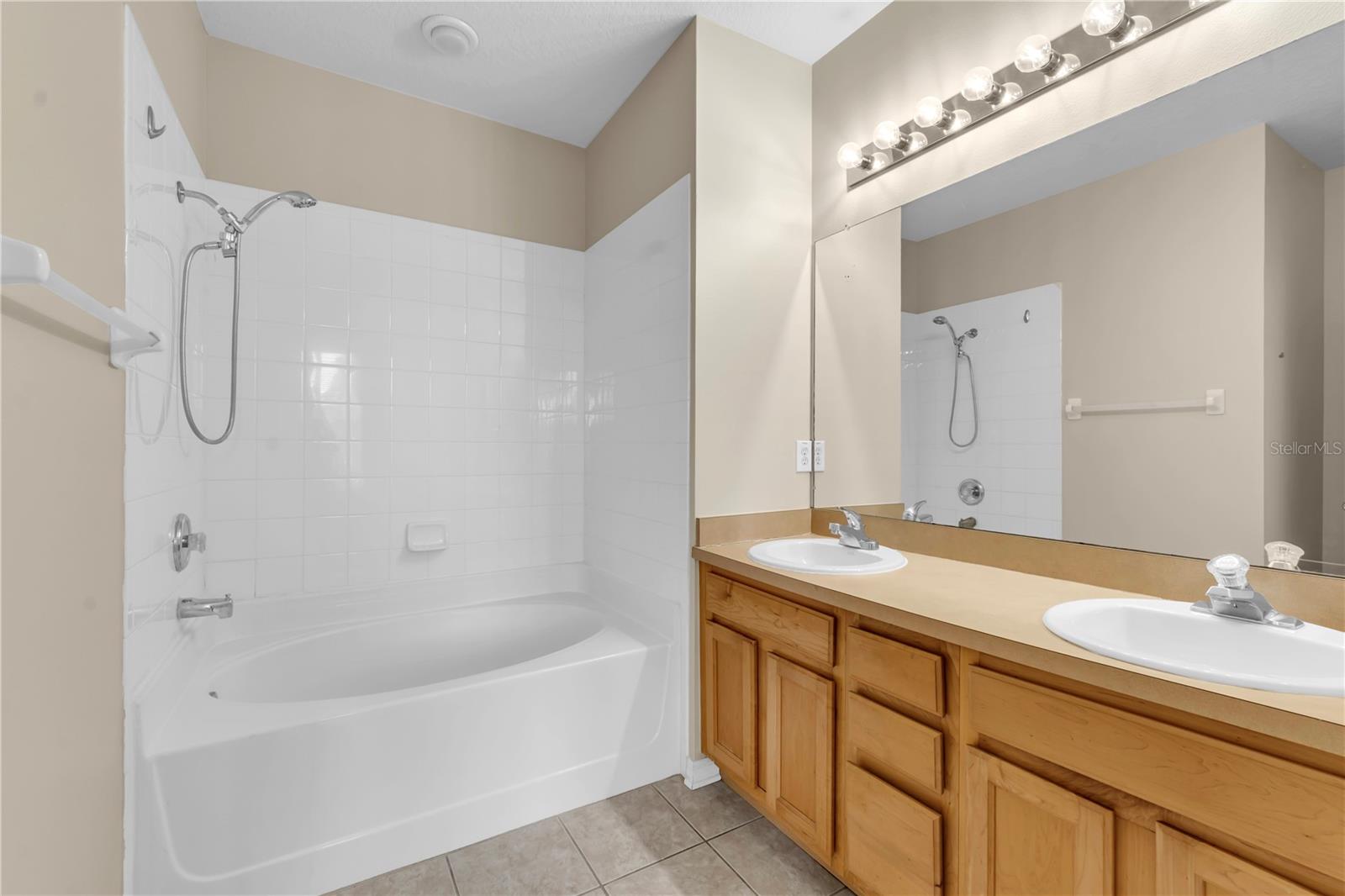 3115 BAYSHORE OAKS DR, TAMPA, FL, 33611