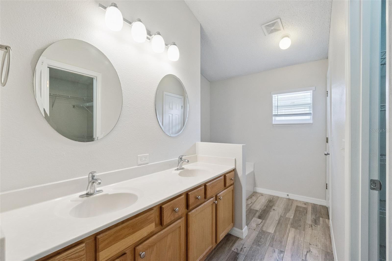 560 BROWN BEAR WAY, ST CLOUD, FL, 34772