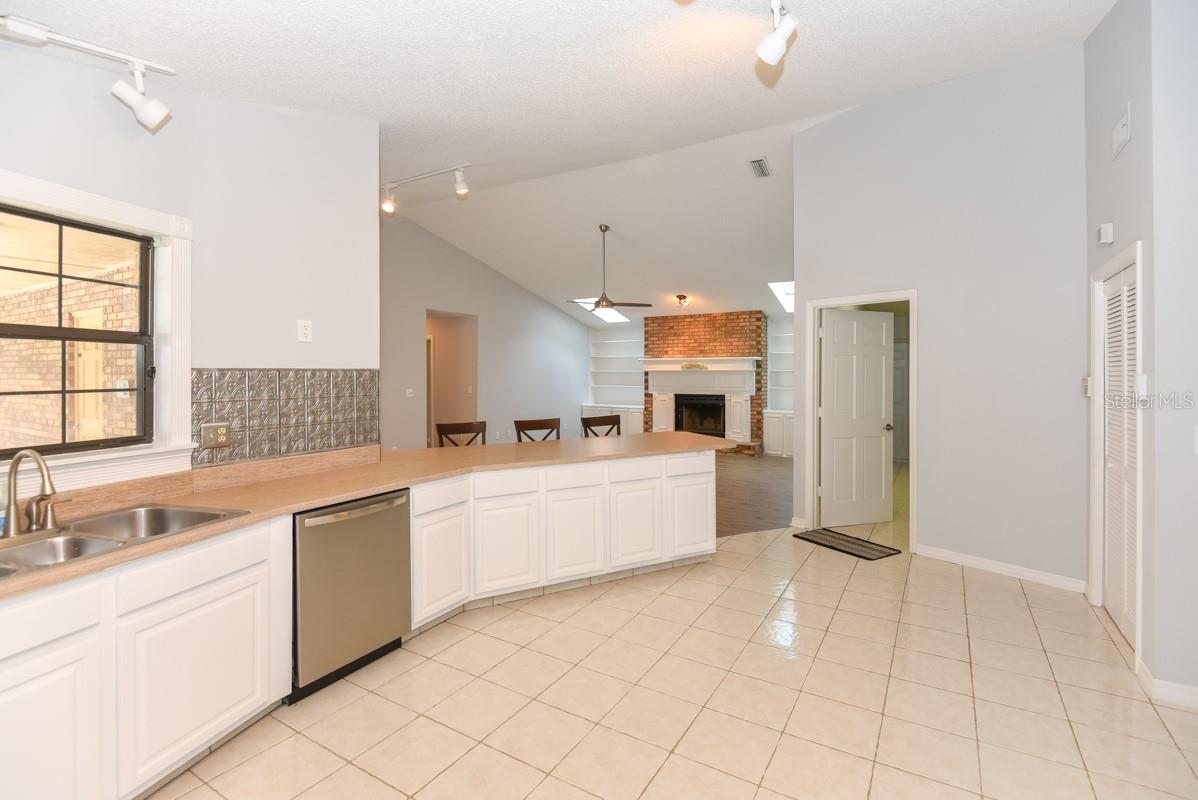 24 LAKE VISTA WAY, ORMOND BEACH, FL, 32174