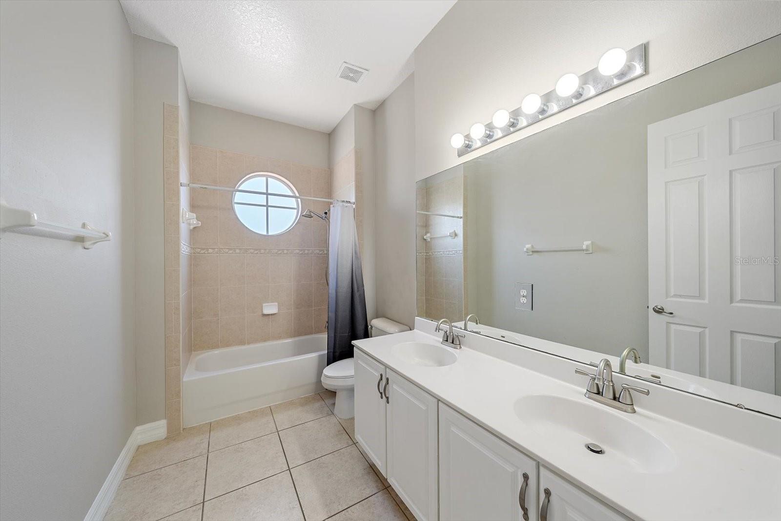 18046 COZUMEL ISLE DR, TAMPA, FL, 33647