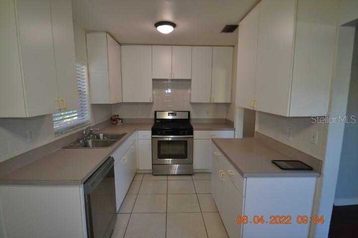 2801 SANDERS DR, TAMPA, FL, 33611