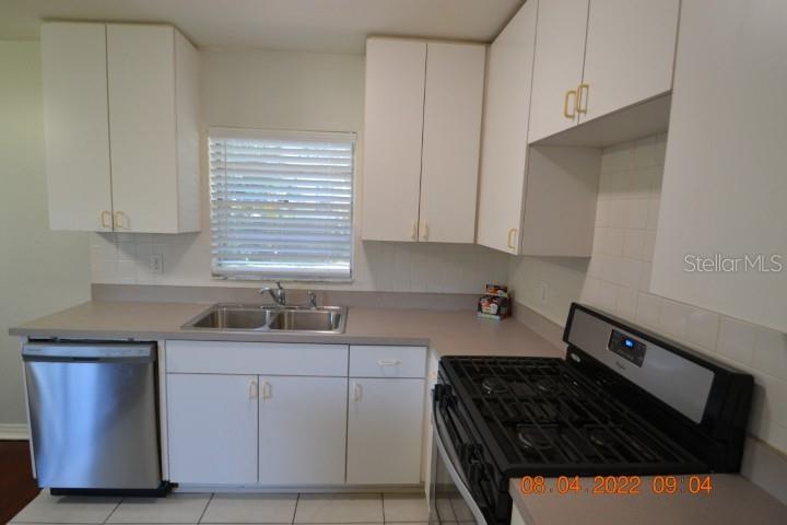 2801 SANDERS DR, TAMPA, FL, 33611