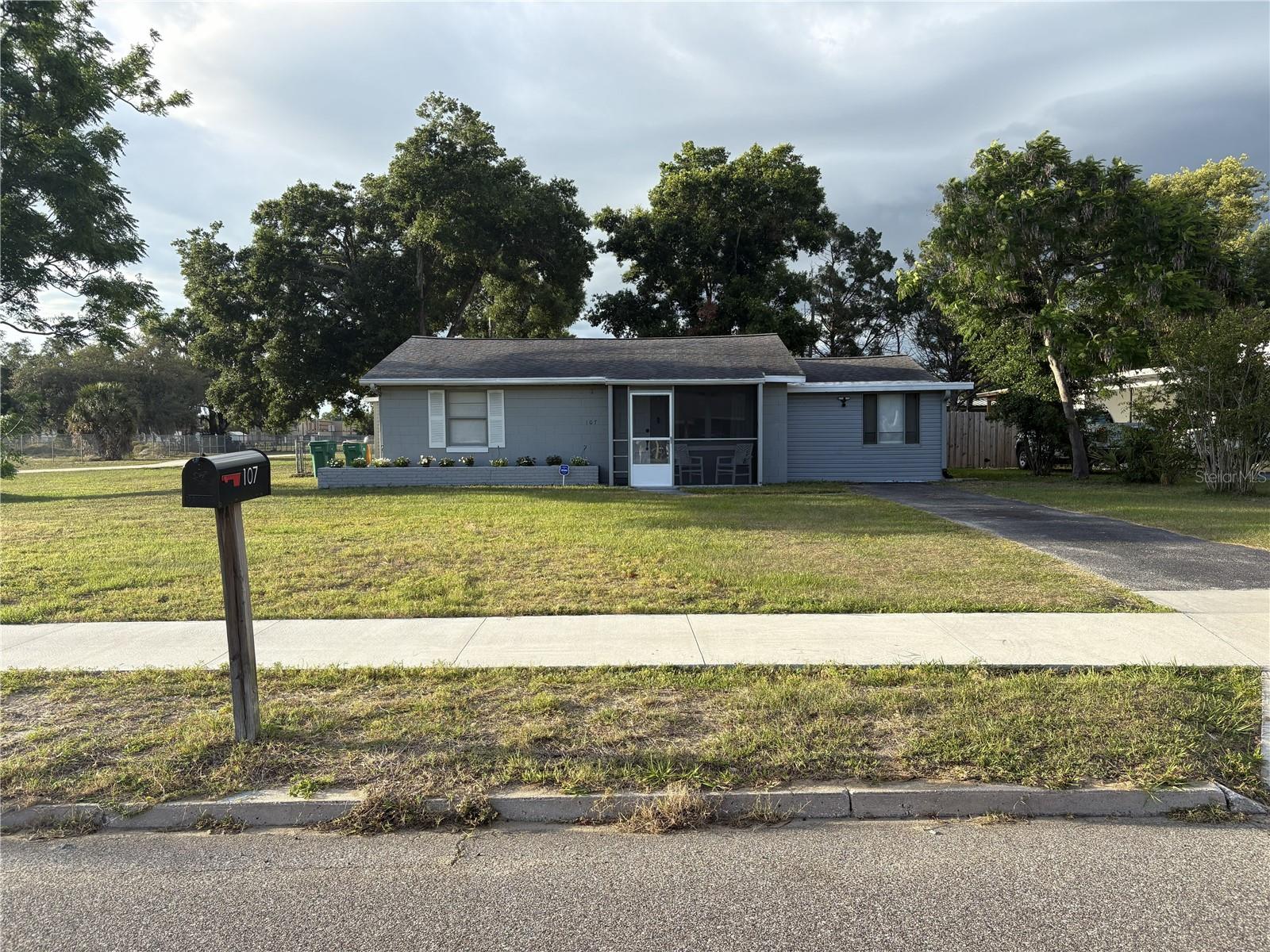 107 W GOLF LINKS AVE, EUSTIS, FL, 32726
