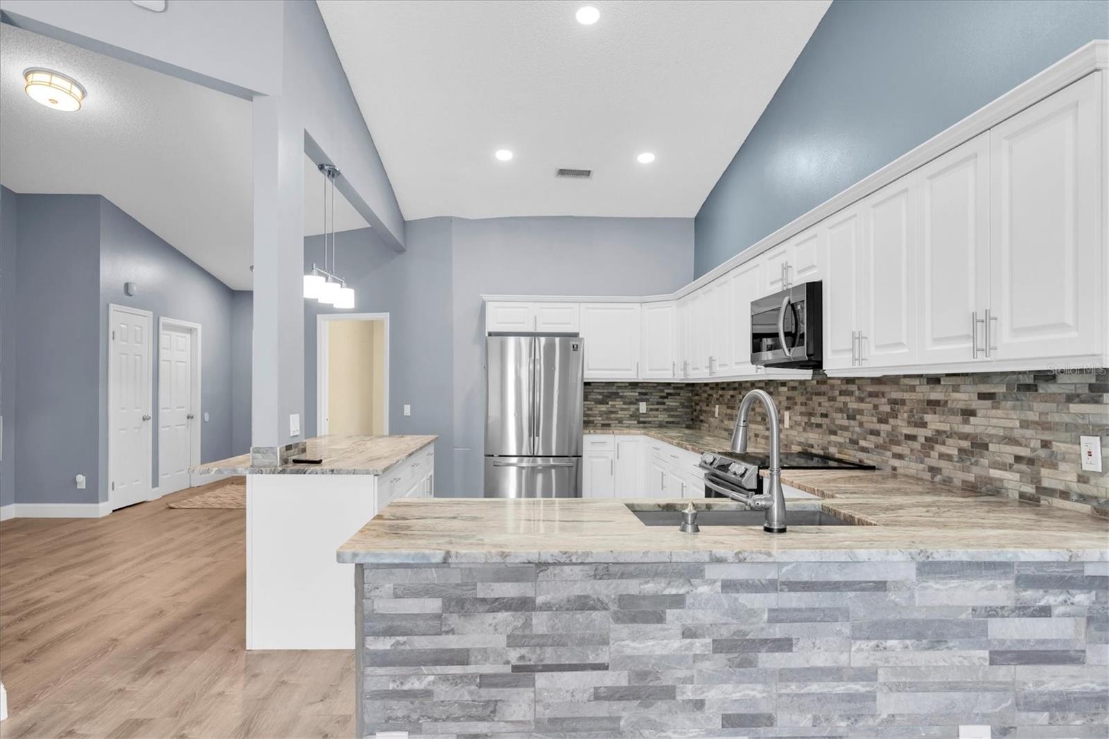 9735 CYPRESS SHADOW AVE, TAMPA, FL, 33647