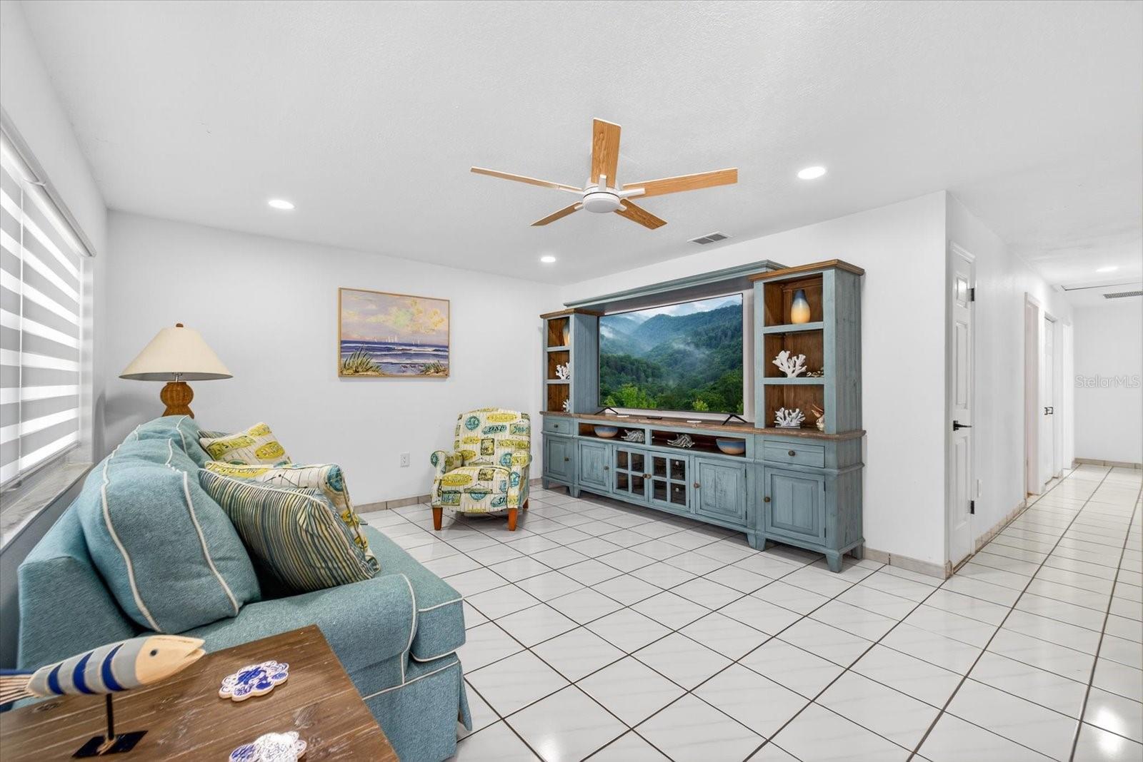 8902 N HAMNER AVE, TAMPA, FL, 33604
