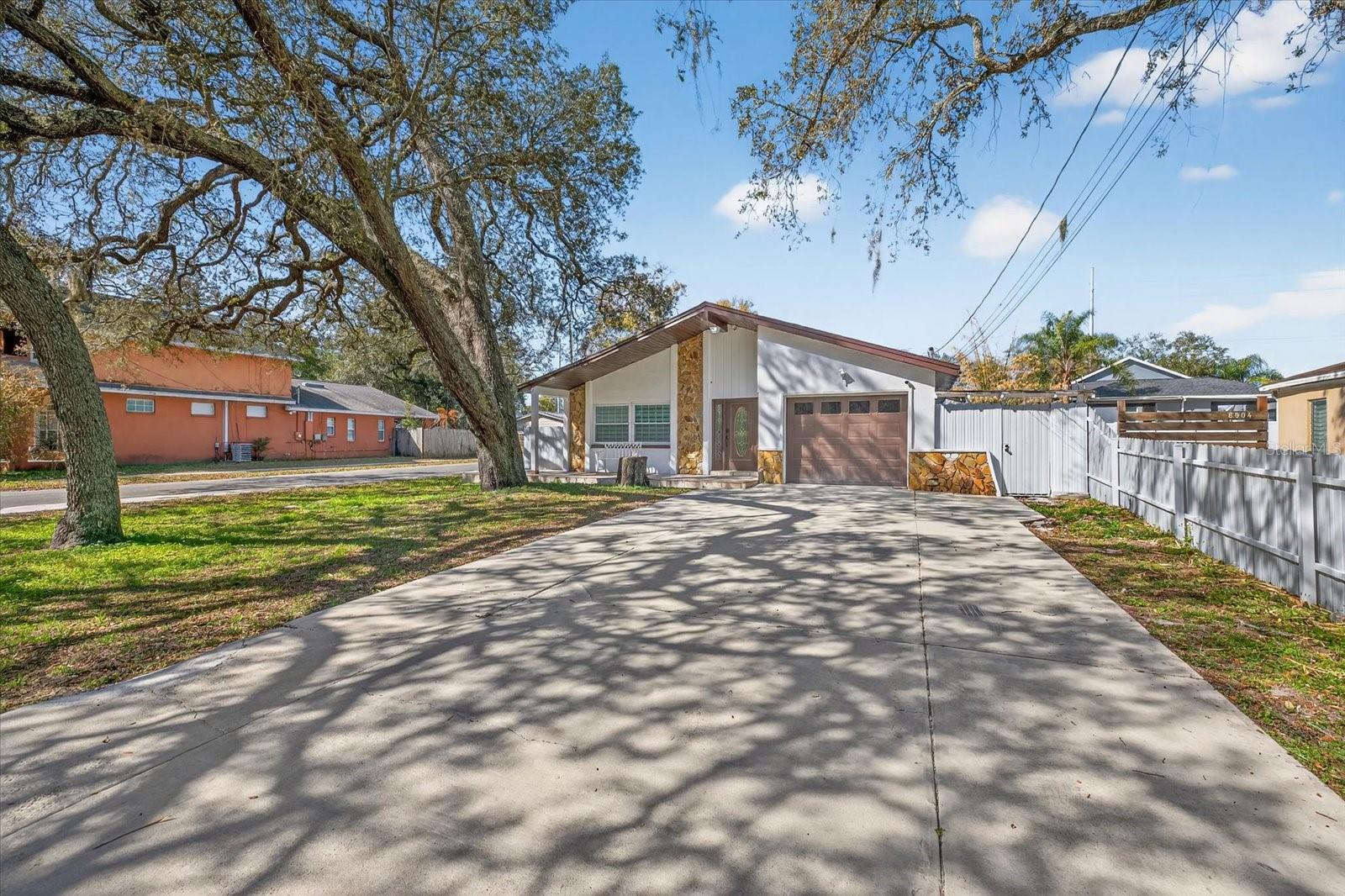 8902 N HAMNER AVE, TAMPA, FL, 33604