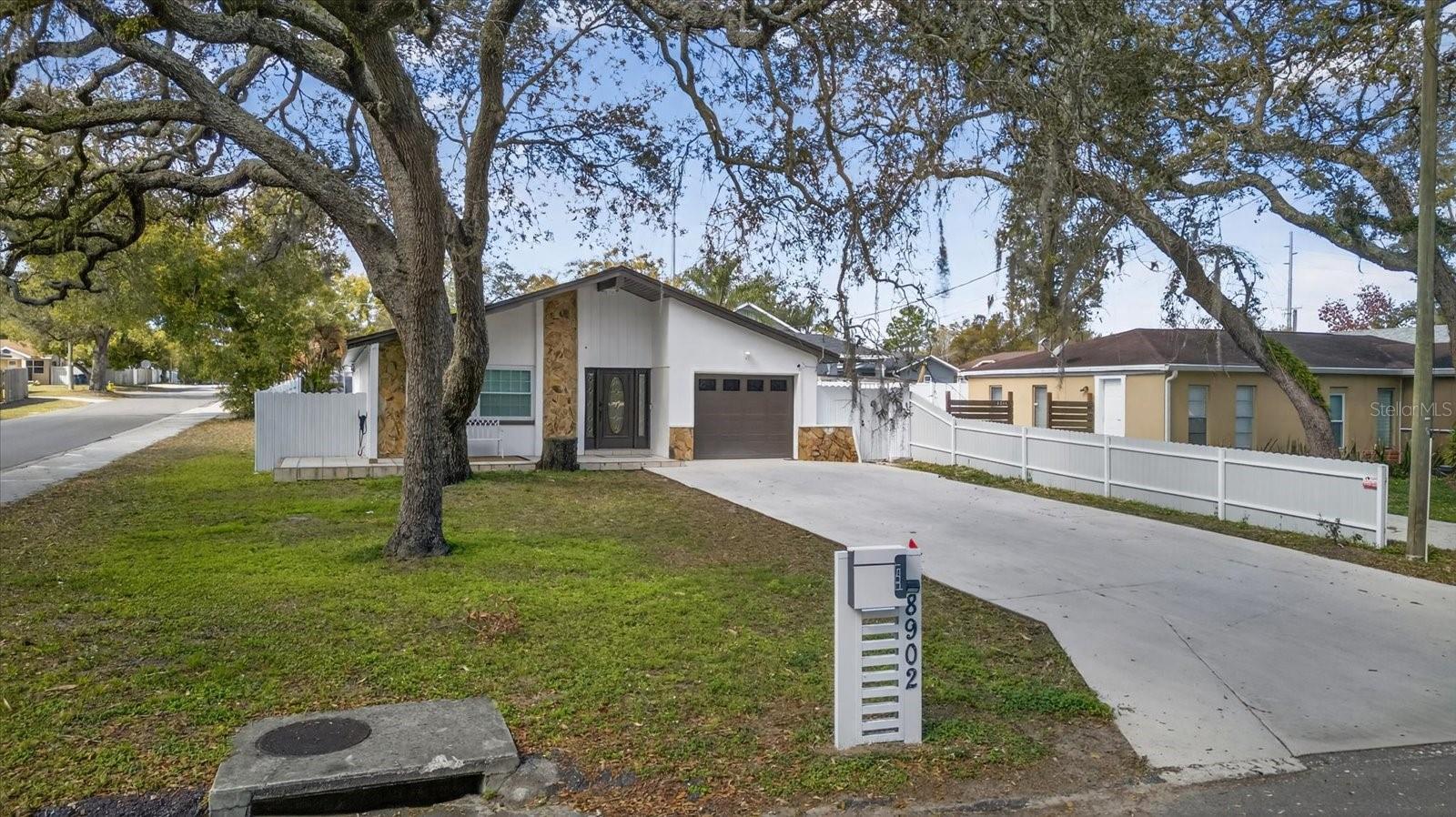 8902 N HAMNER AVE, TAMPA, FL, 33604