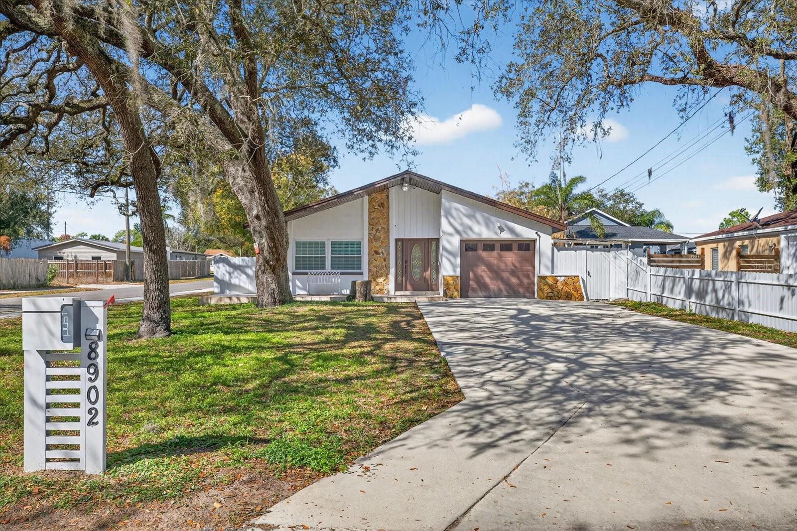 8902 N HAMNER AVE, TAMPA, FL, 33604