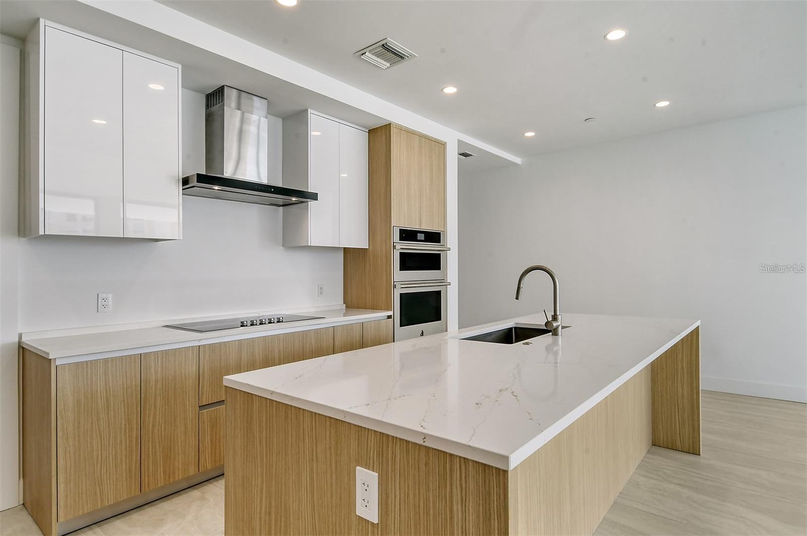 301 QUAY COMMONS #1011, SARASOTA, FL, 34236