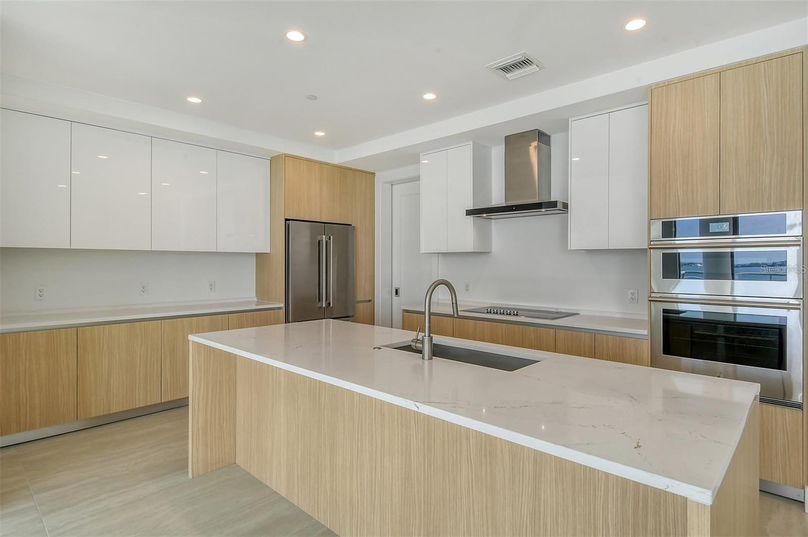 301 QUAY COMMONS #1011, SARASOTA, FL, 34236