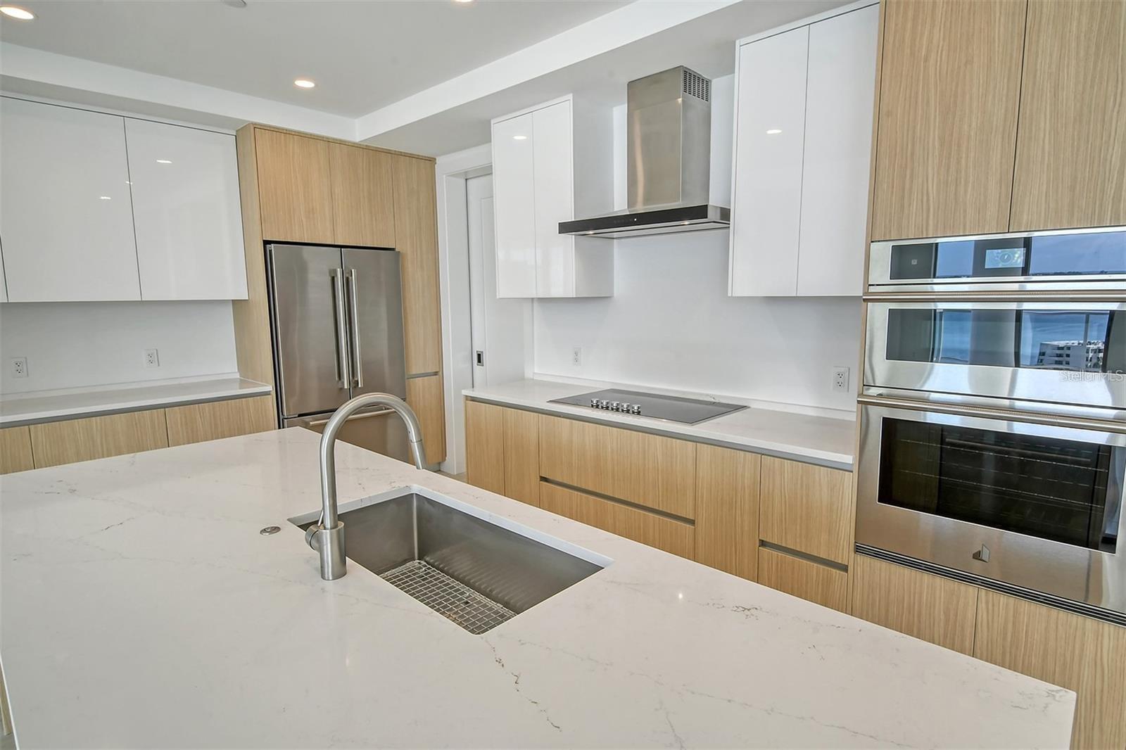 301 QUAY COMMONS #1011, SARASOTA, FL, 34236
