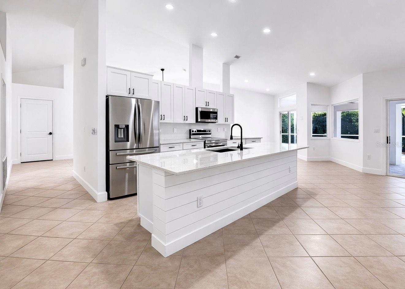 6409 STONE RIVER RD, BRADENTON, FL, 34203