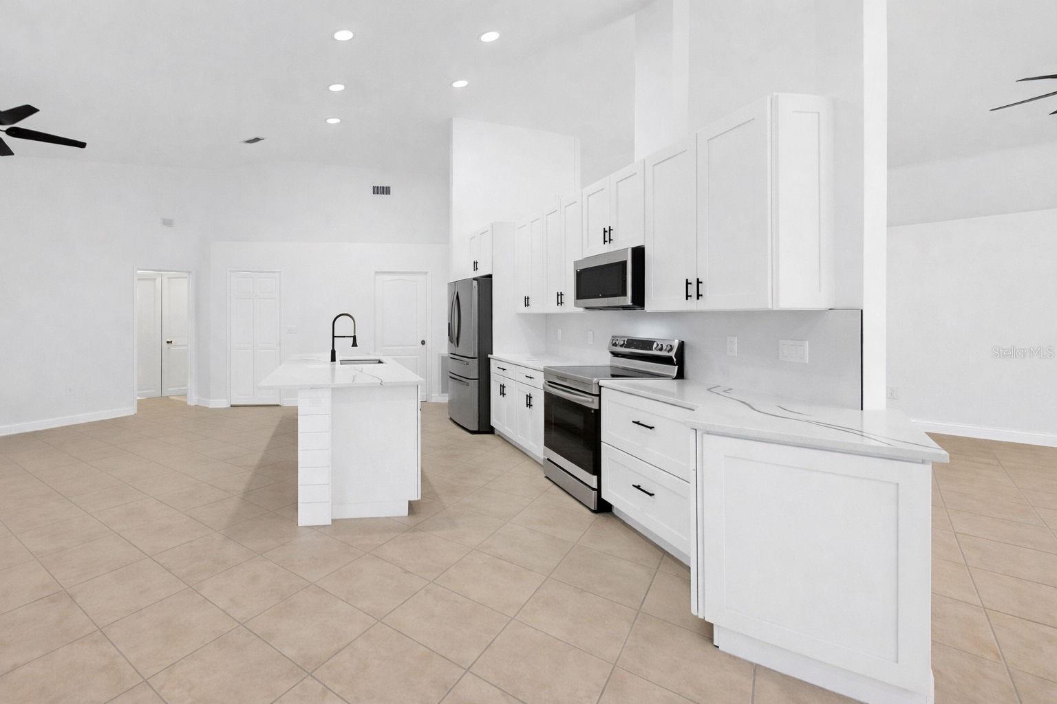 6409 STONE RIVER RD, BRADENTON, FL, 34203