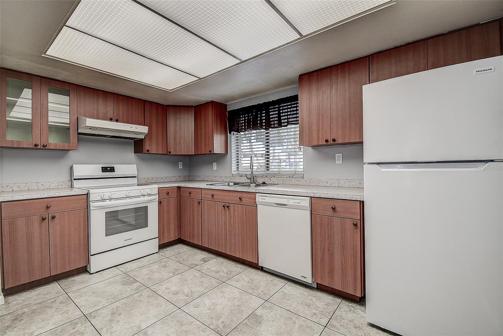 860 S VILLAGE DR N #106, ST PETERSBURG, FL, 33716