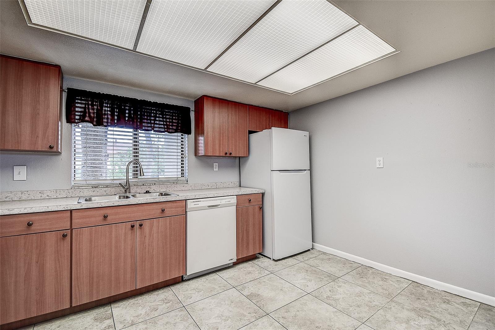 860 S VILLAGE DR N #106, ST PETERSBURG, FL, 33716