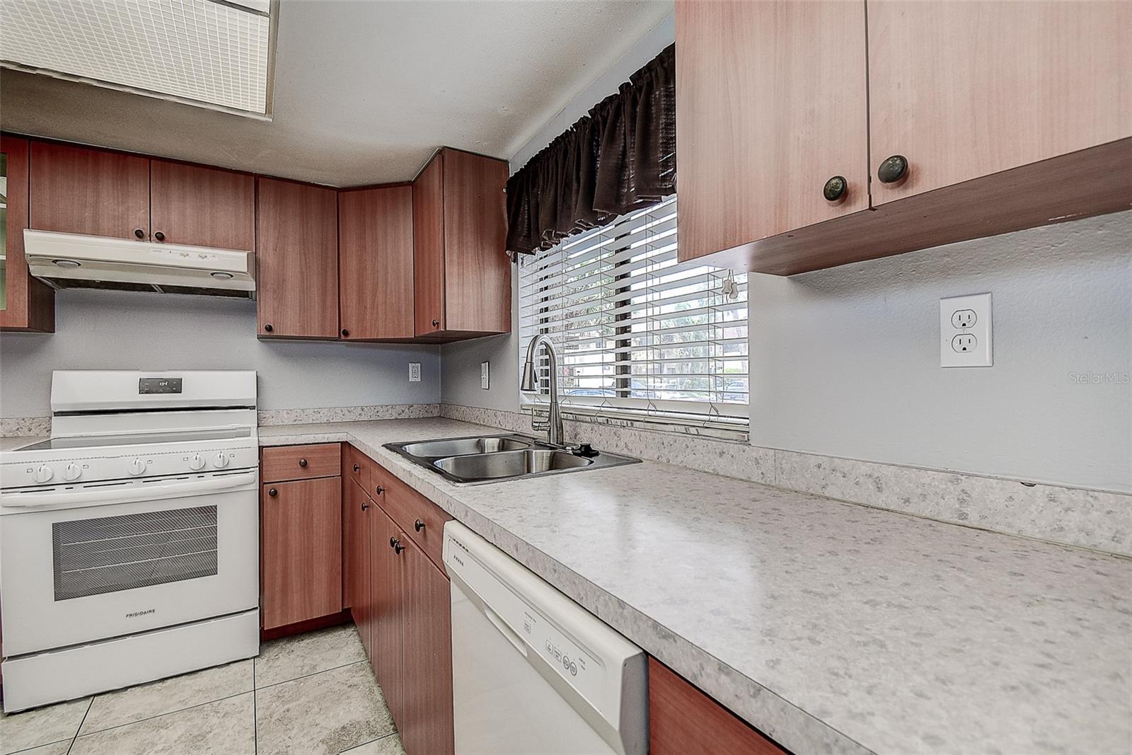 860 S VILLAGE DR N #106, ST PETERSBURG, FL, 33716