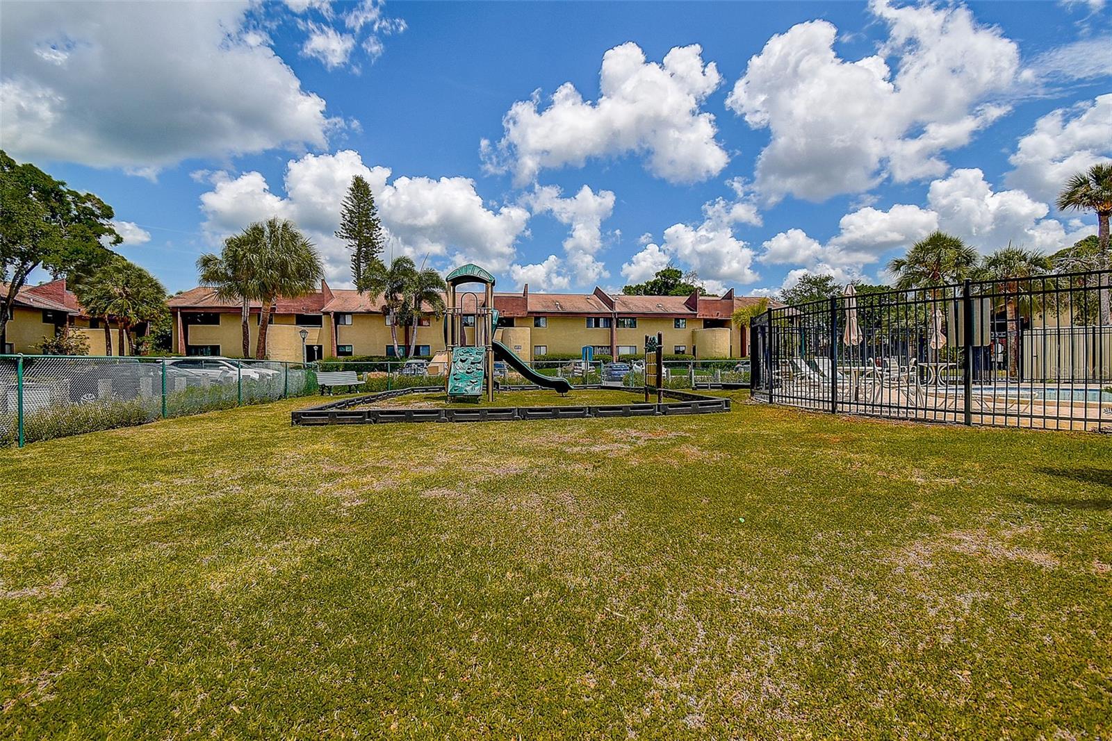 860 S VILLAGE DR N #106, ST PETERSBURG, FL, 33716
