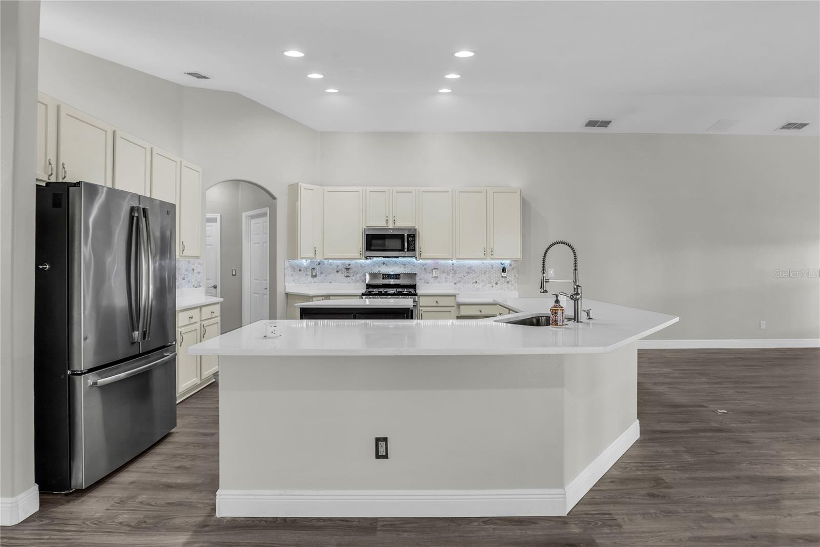 2466 HOLLY BERRY CIR, CLERMONT, FL, 34711