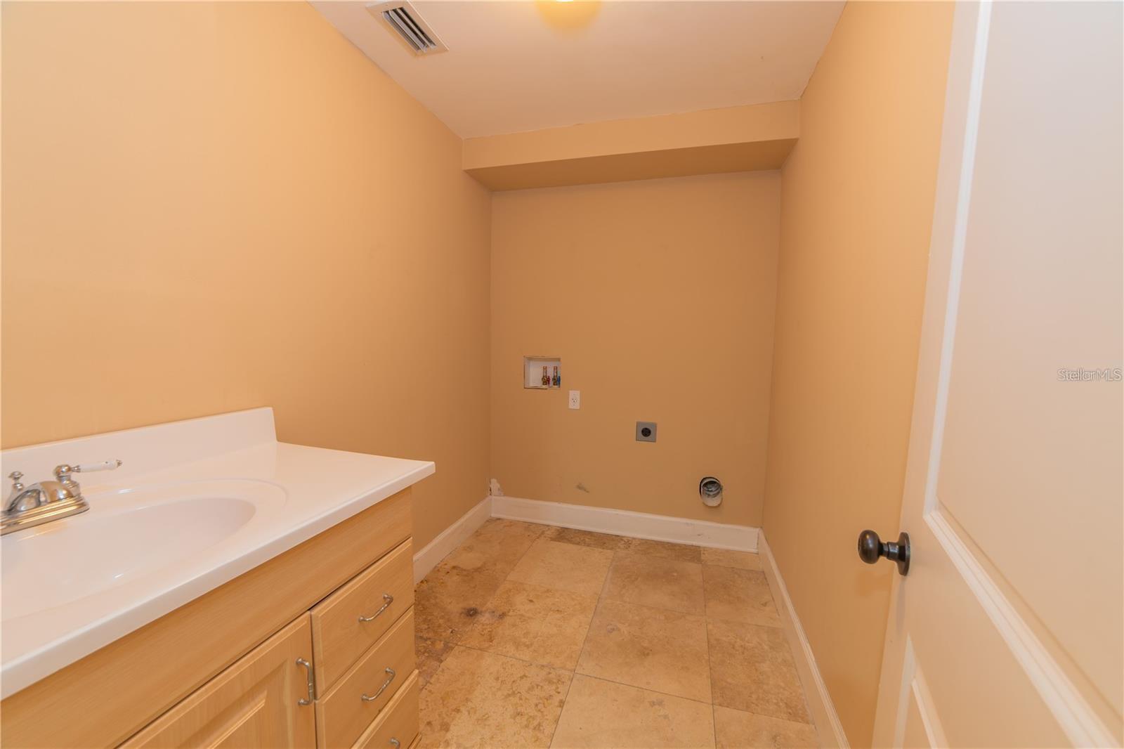 533 S CENTER ST, EUSTIS, FL, 32726