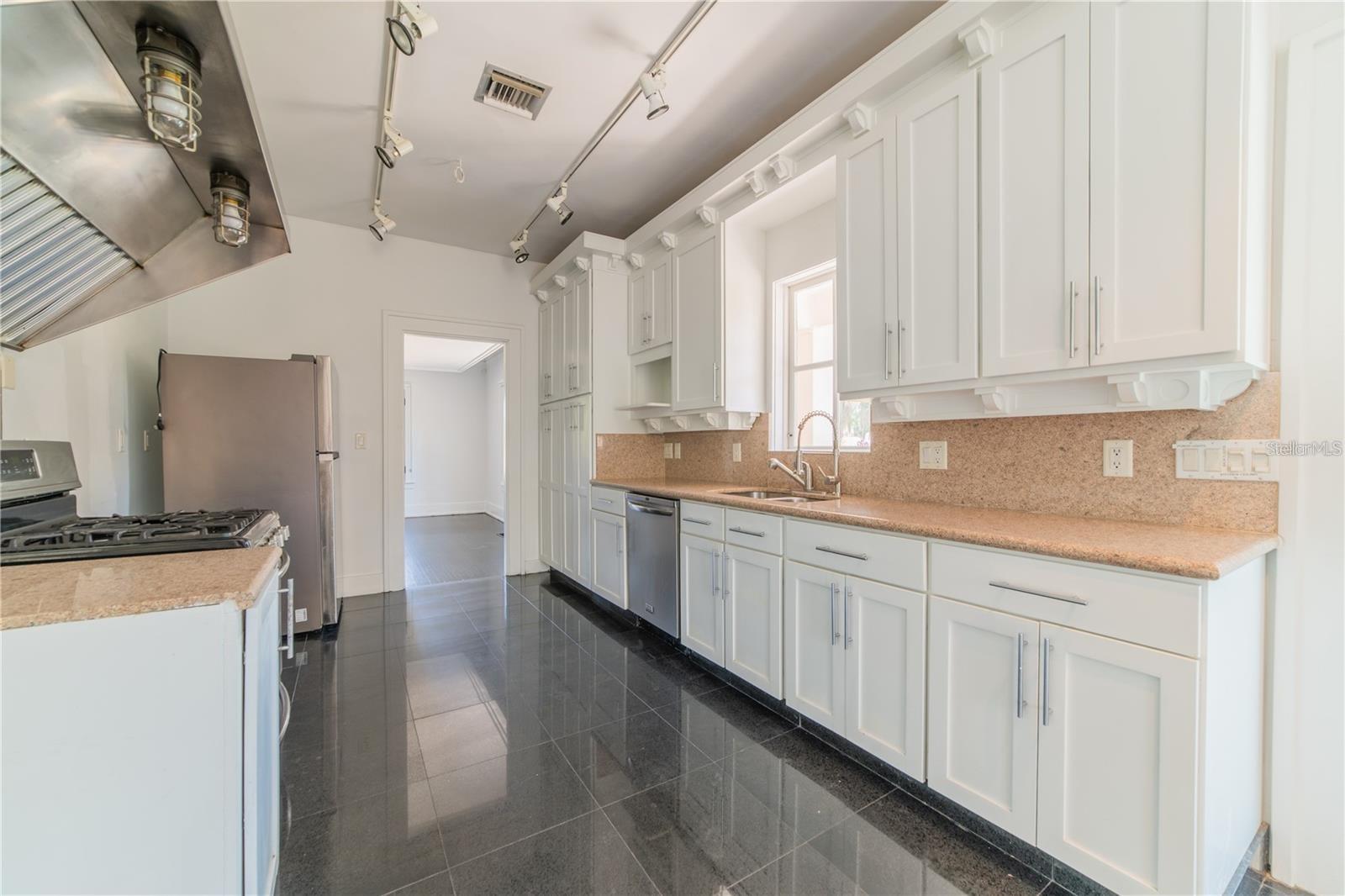 533 S CENTER ST, EUSTIS, FL, 32726