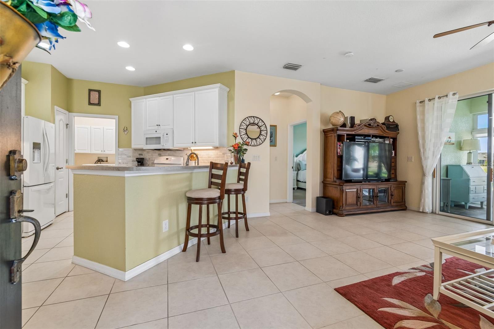2011 SIFIELD GREENS WAY #2011, SUN CITY CENTER, FL, 33573