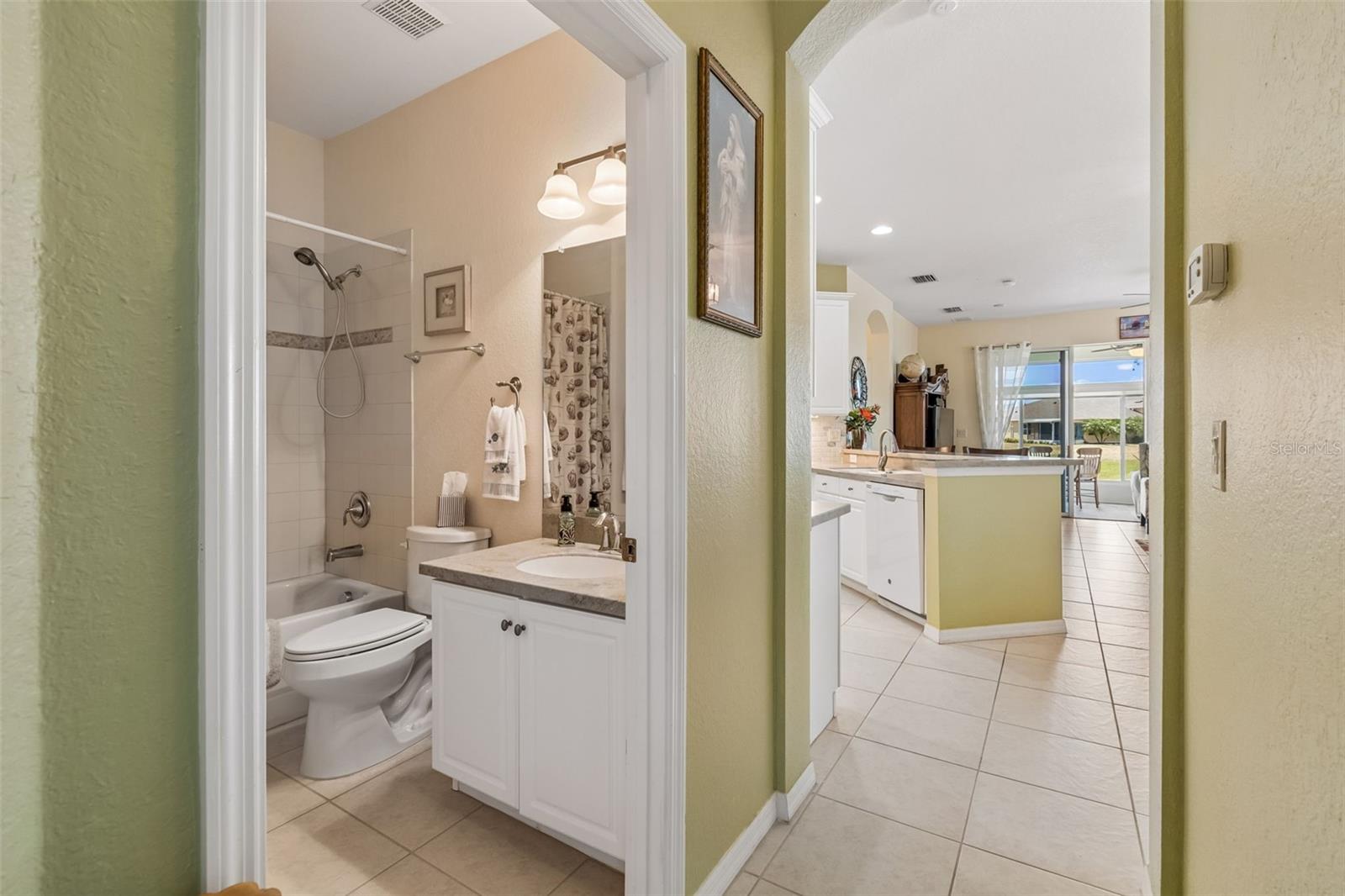 2011 SIFIELD GREENS WAY #2011, SUN CITY CENTER, FL, 33573
