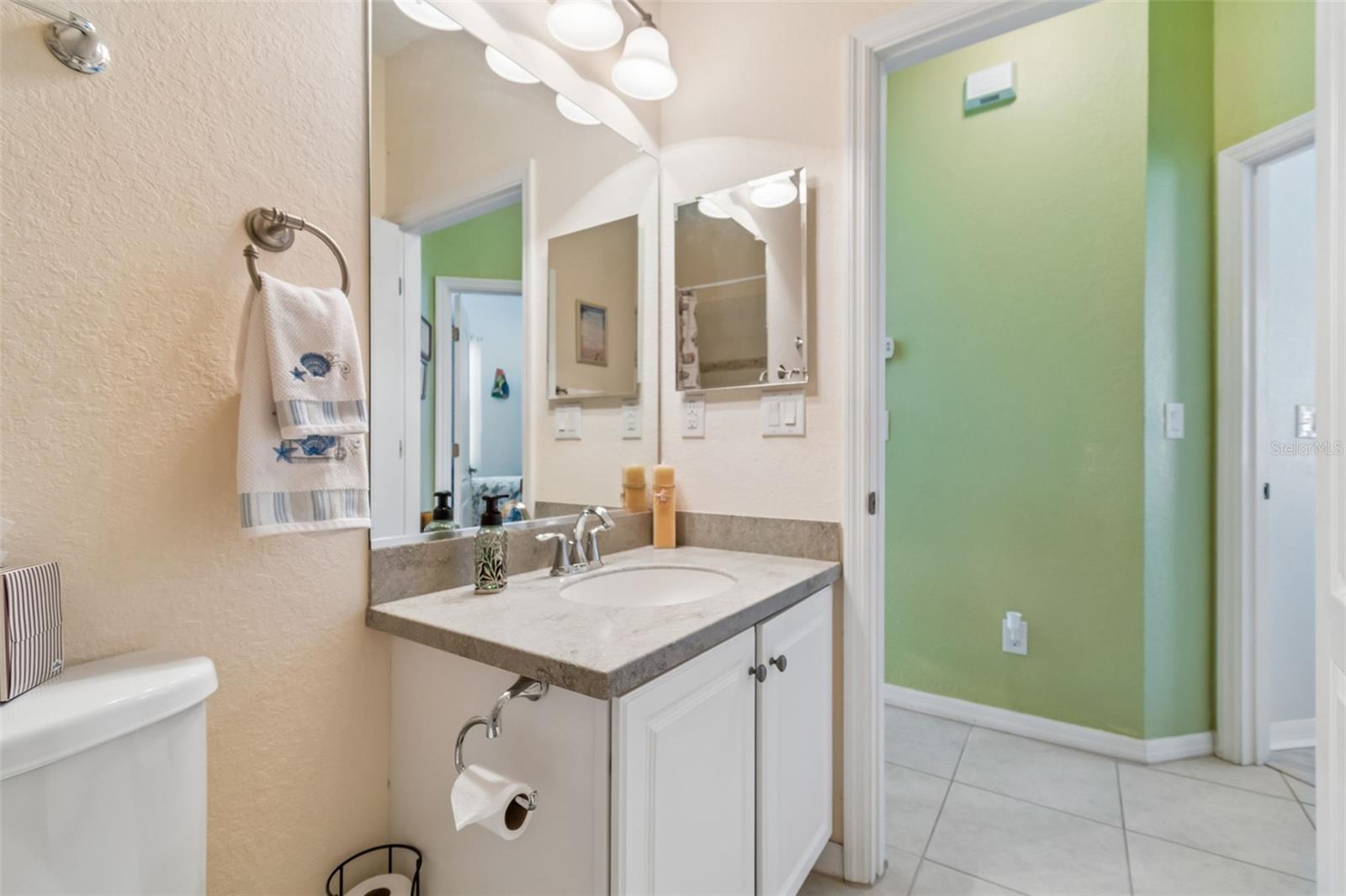 2011 SIFIELD GREENS WAY #2011, SUN CITY CENTER, FL, 33573