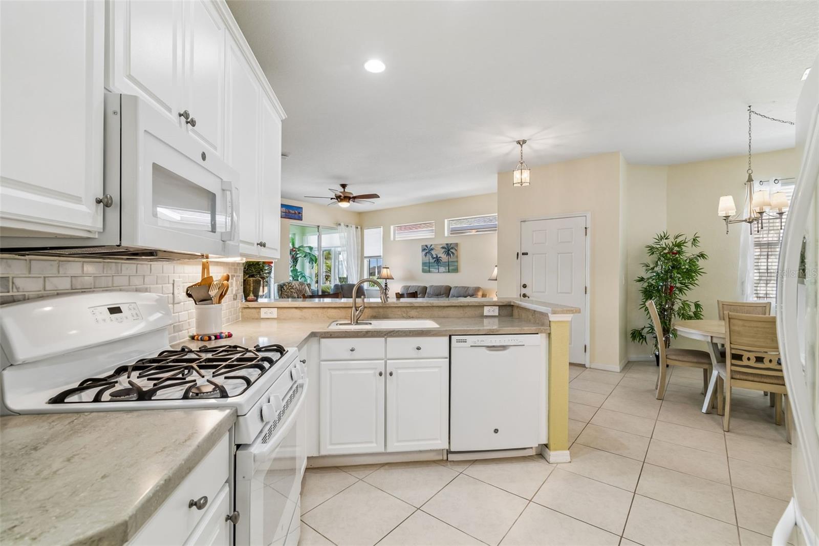 2011 SIFIELD GREENS WAY #2011, SUN CITY CENTER, FL, 33573
