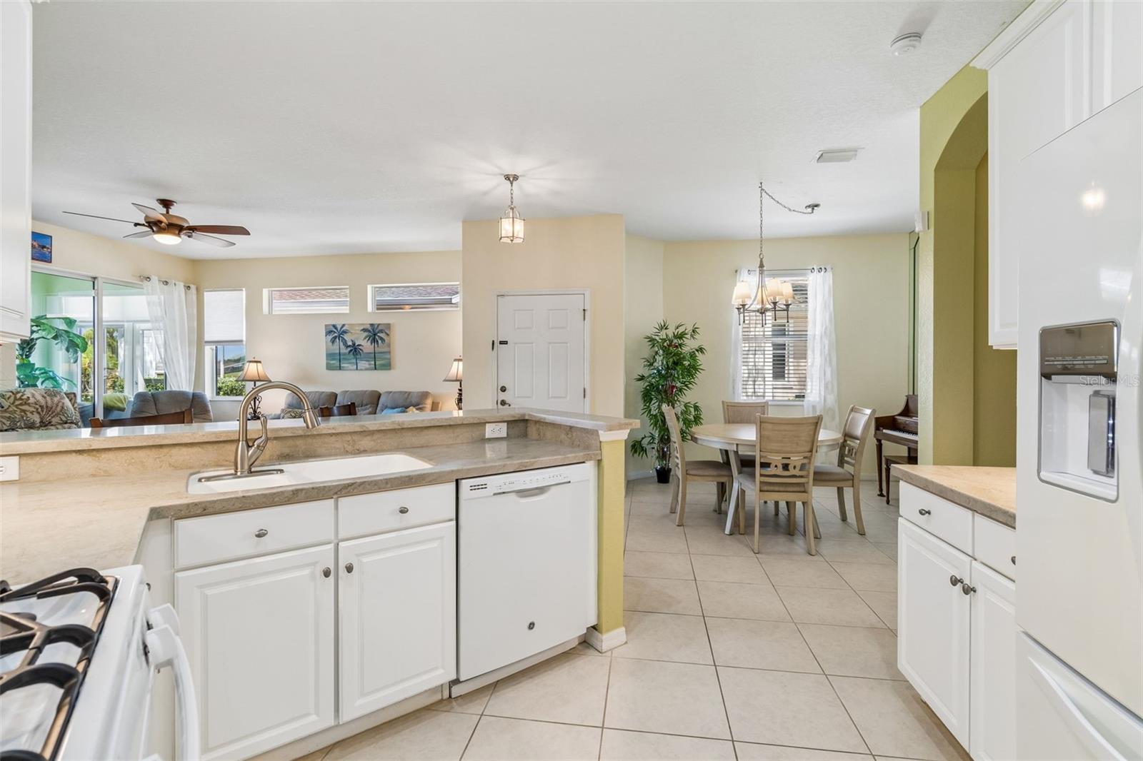 2011 SIFIELD GREENS WAY #2011, SUN CITY CENTER, FL, 33573