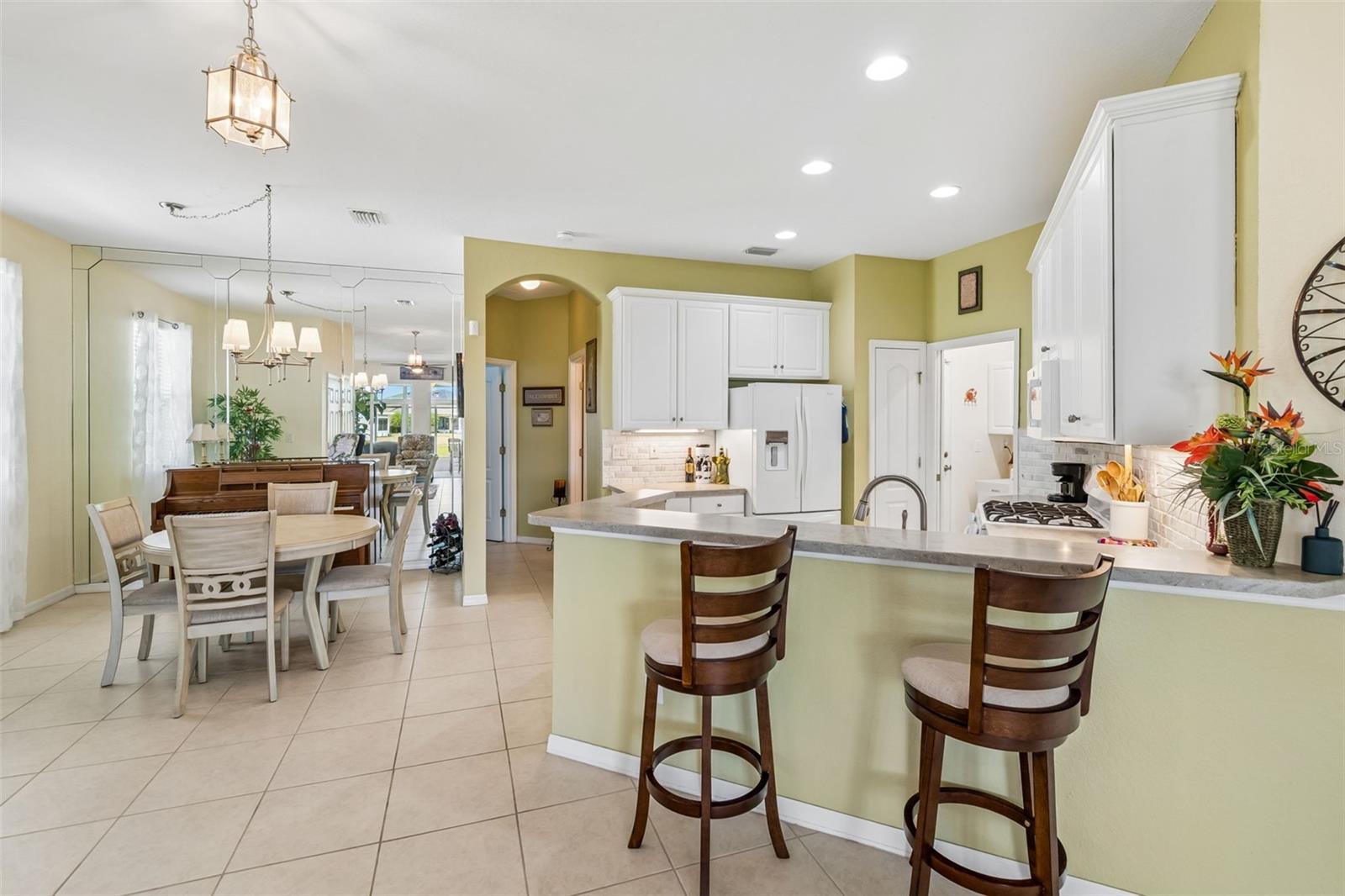 2011 SIFIELD GREENS WAY #2011, SUN CITY CENTER, FL, 33573