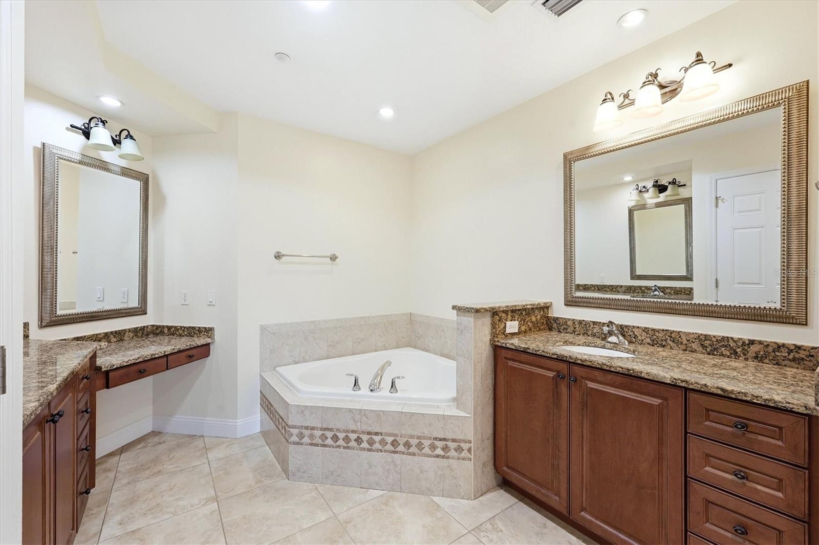 7612 LAKE VISTA CT #308, LAKEWOOD RANCH, FL, 34202