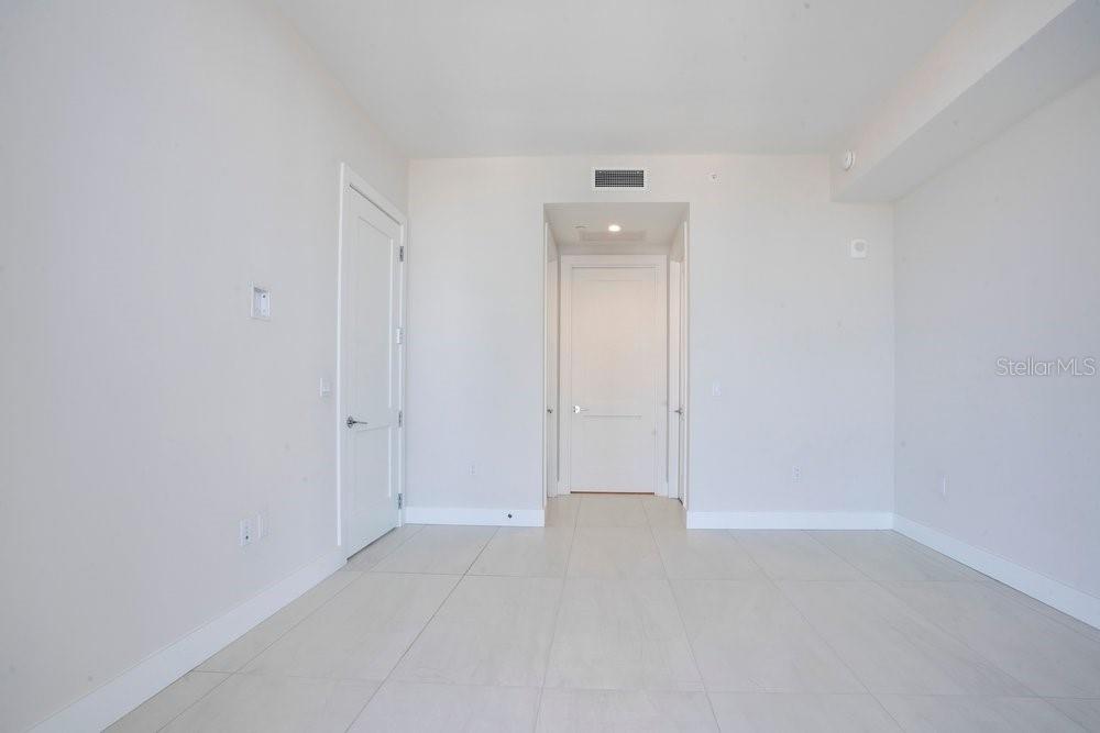 275 1ST AVE S #3808, ST PETERSBURG, FL, 33701